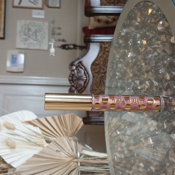 New Women's Estee Lauder Dazzle Me Lip Gloss - Pink Full Size - Picture 7 of 17